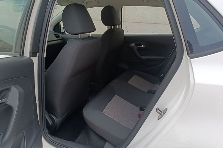 Volkswagen Polo 2017 car image #13