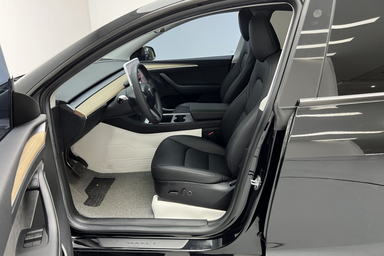 Tesla Model Y 2023 #16 Tesla Model Y 2023 car image #16
