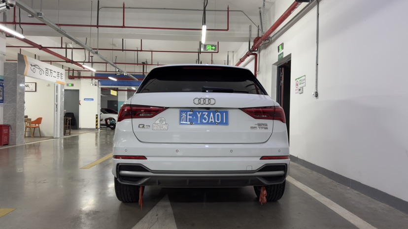 Audi Q3 2019 car image #6
