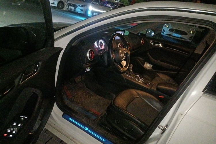 Audi A3 2019 car image #18