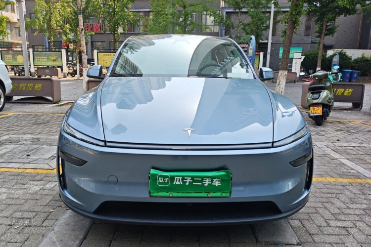 Tesla Model Y 2025 #3 Tesla Model Y 2025 car image #3