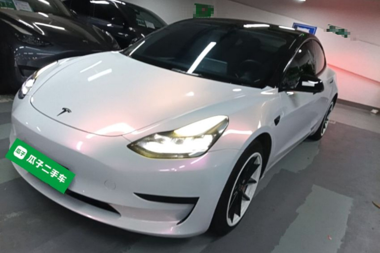 Tesla Model 3 2022 car image #2