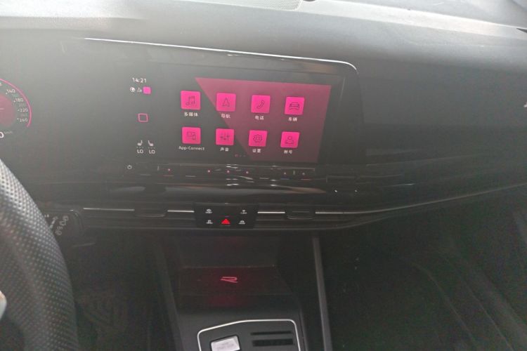 Volkswagen Golf 2023 car image #13
