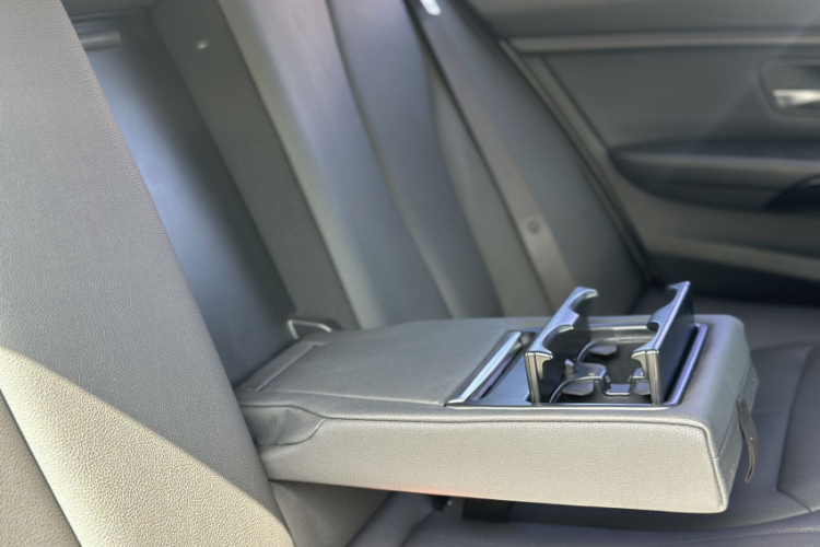 BMW 3 Series 2017 car image #21