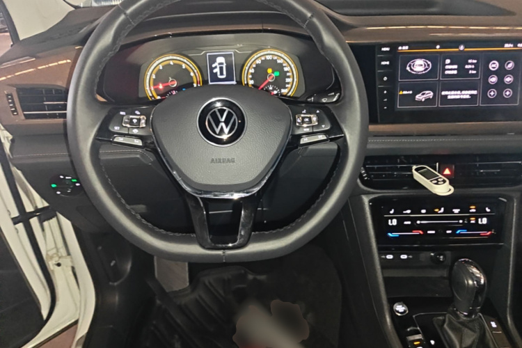 Volkswagen Tharu 2021 car image #15