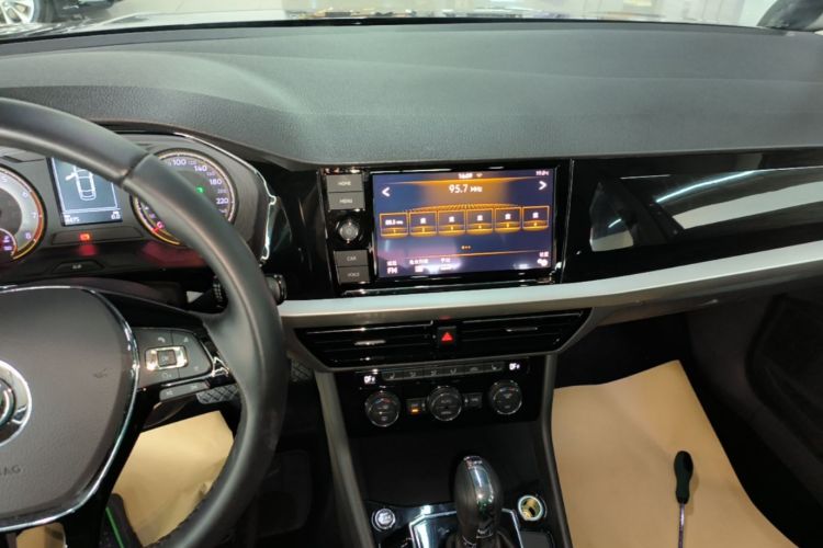Volkswagen Lavida 2020 car image #13
