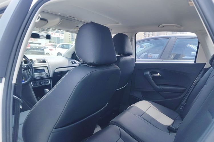 Volkswagen Polo 2016 car image #18