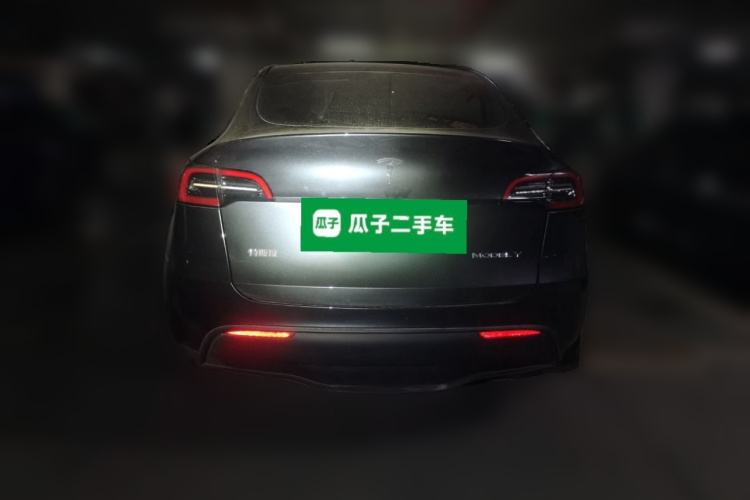 Tesla Model Y 2025 صورة سيارة #4
