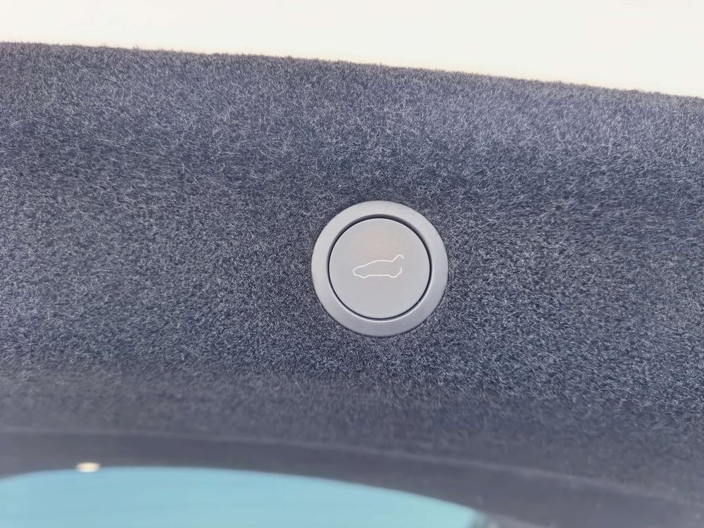 Tesla Model Y 2025 #7 Tesla Model Y 2025 car image #7