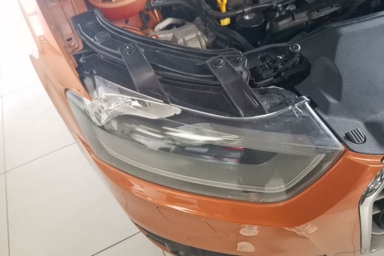 Audi Q3 2016 car image #8