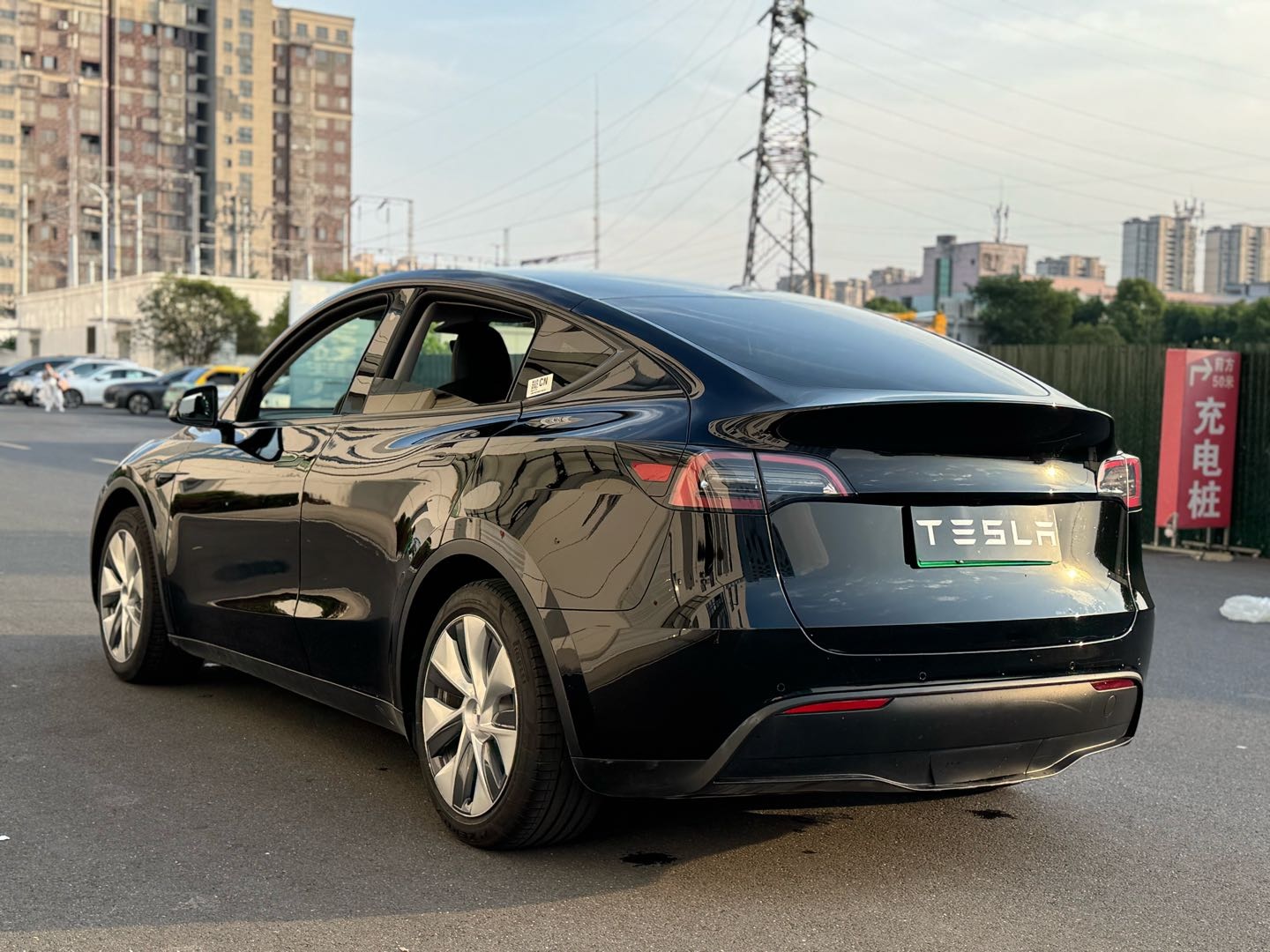 Tesla Model Y 2023 car image #8