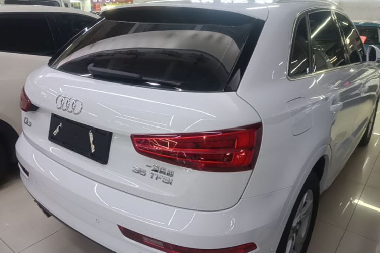 Audi Q3 2017 car image #7