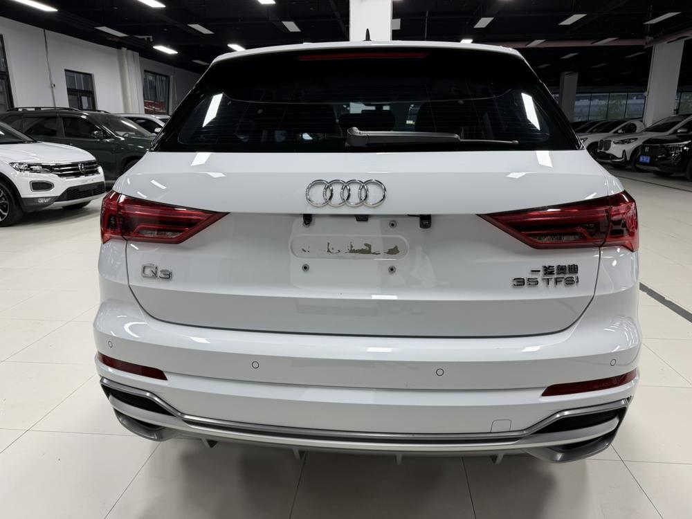 Audi Q3 2022 car image #6