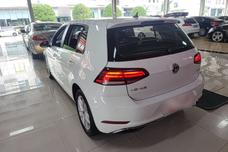 Volkswagen Golf 2019 car image #5