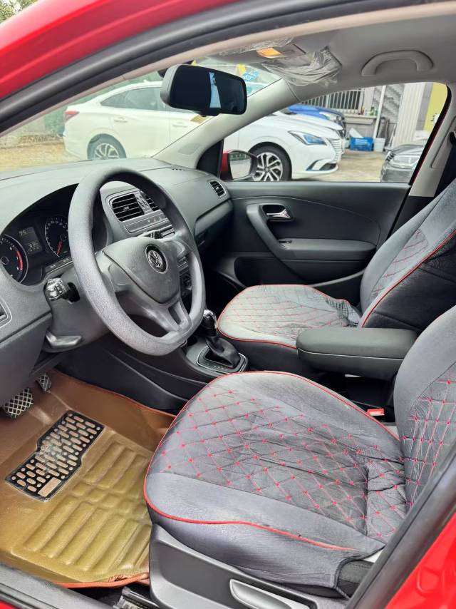 Volkswagen Polo 2015 car image #7
