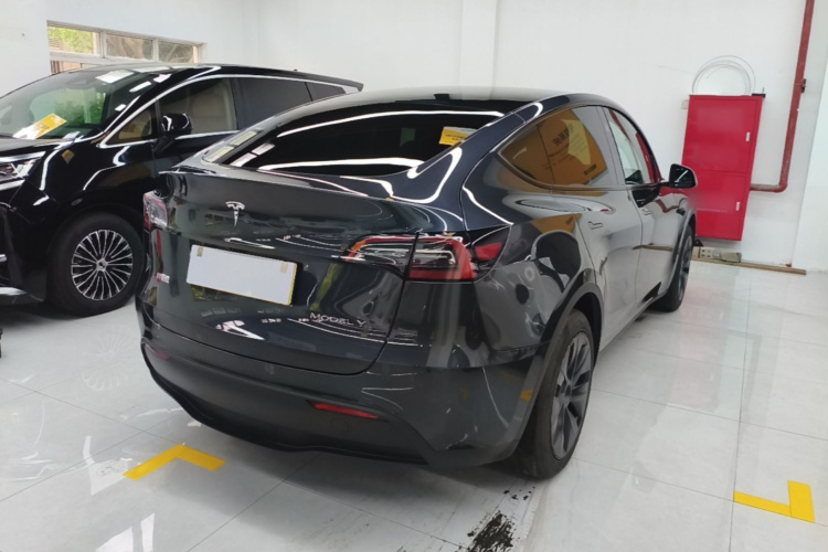 Tesla Model Y 2024 #7 Tesla Model Y 2024 car image #7