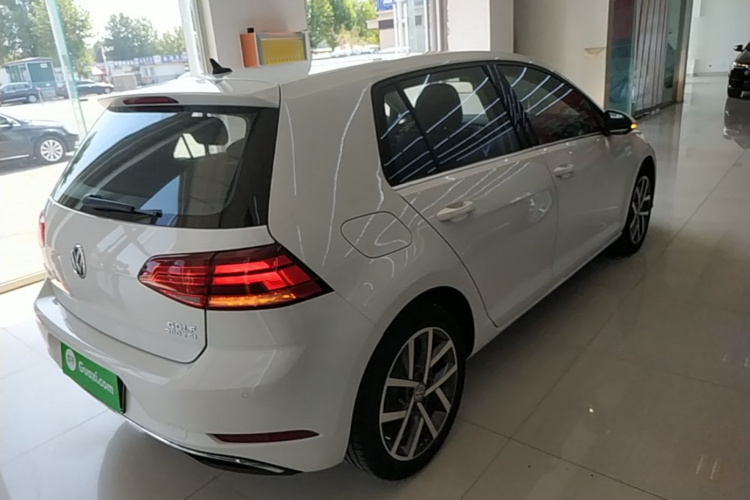 Volkswagen Golf 2020 car image #7
