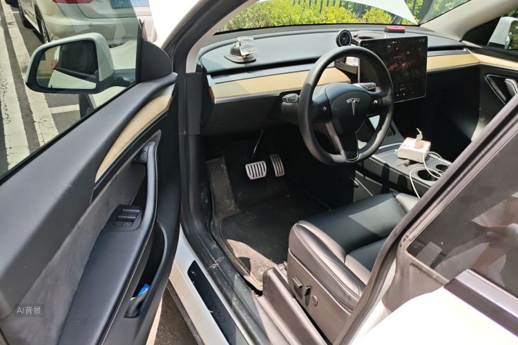 Tesla Model Y 2023 immagine di auto #18
