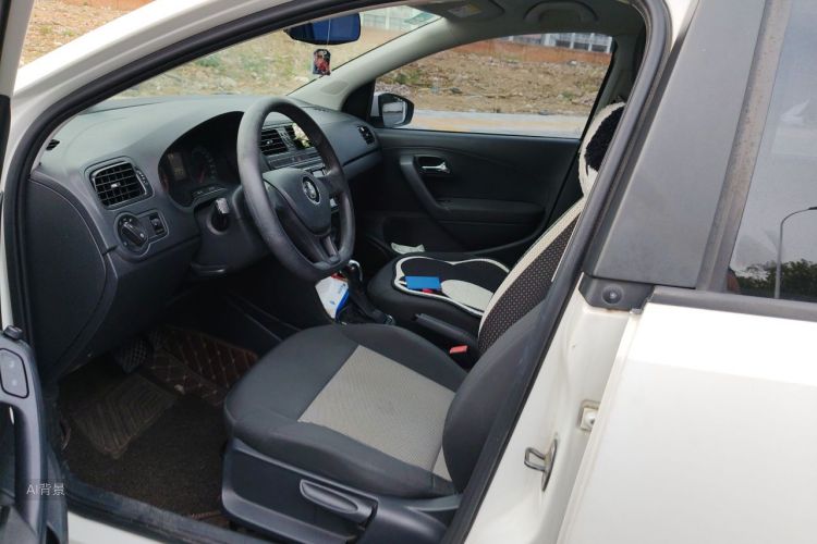 Volkswagen Polo 2017 car image #17