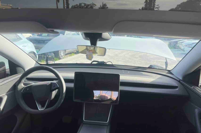 Tesla Model Y 2025 car image #14