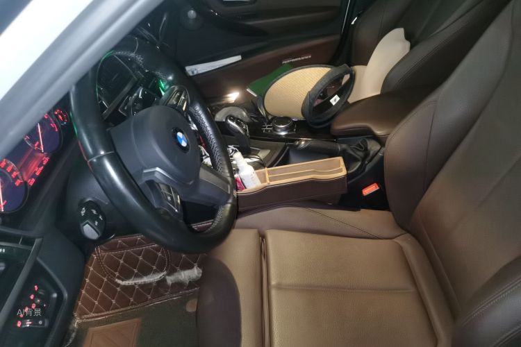 BMW 3 Series 2019 car image #17