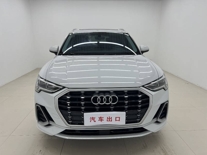 Audi Q3 2022 car image #2