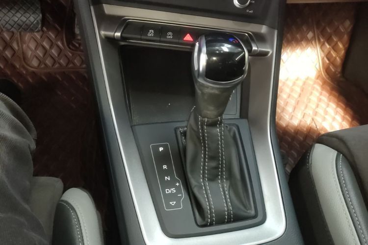 Audi Q3 2022 car image #14