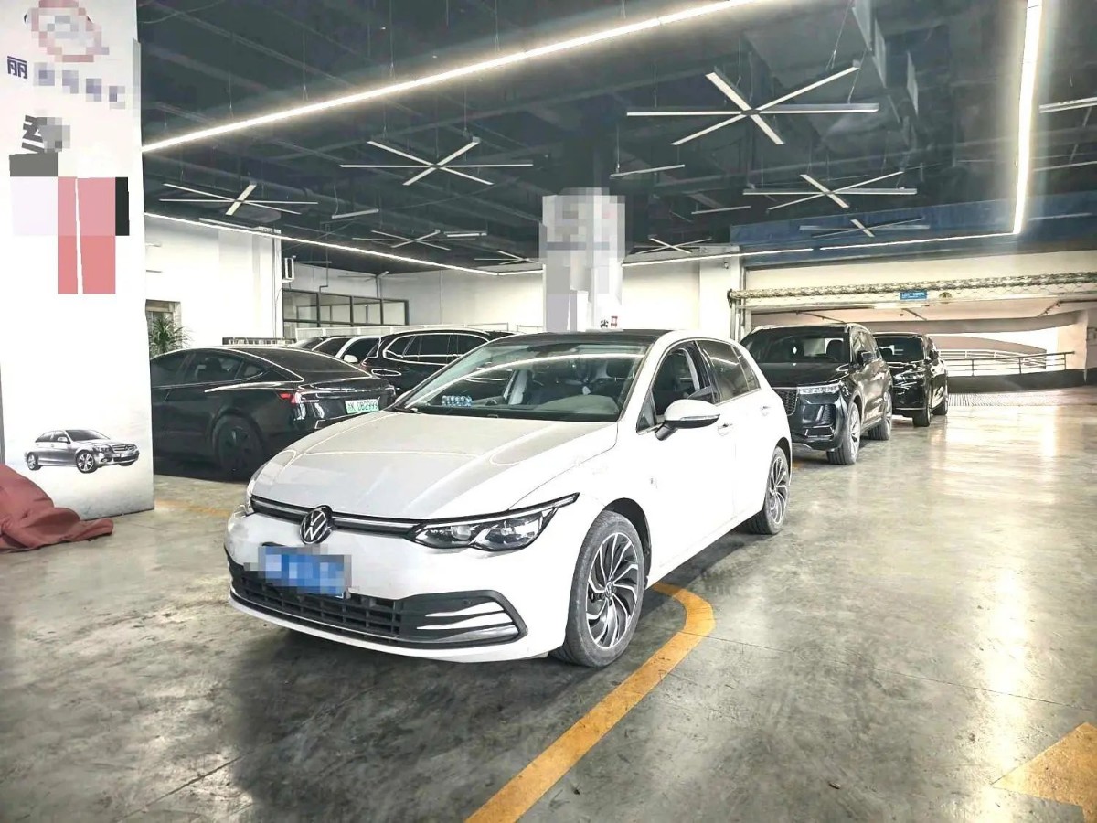 Volkswagen Golf 2024 car image 