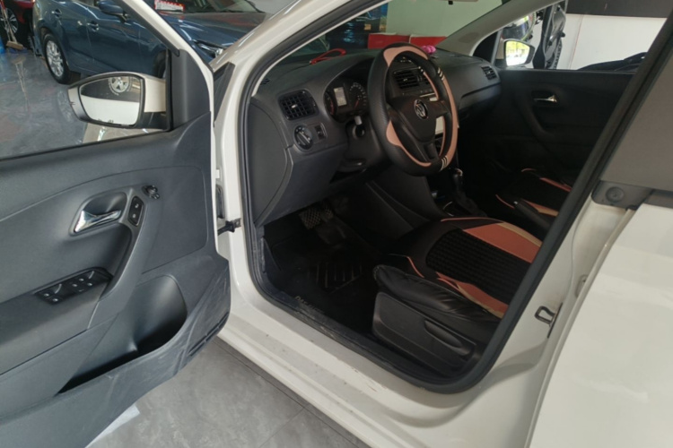Volkswagen Polo 2019 car image #16