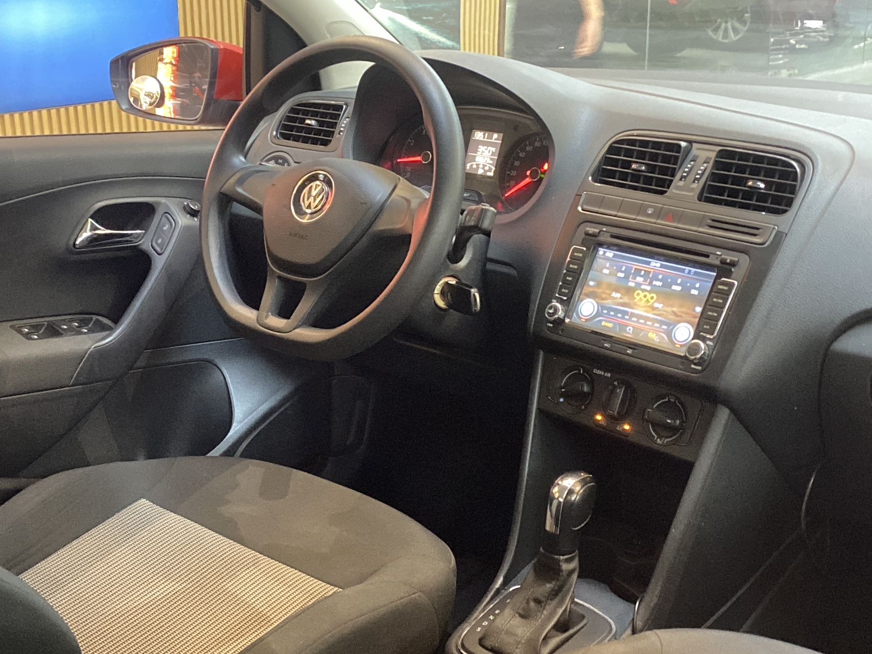 Volkswagen Polo 2017 car image #6
