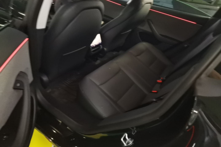 Tesla Model 3 2026 immagine di auto #17