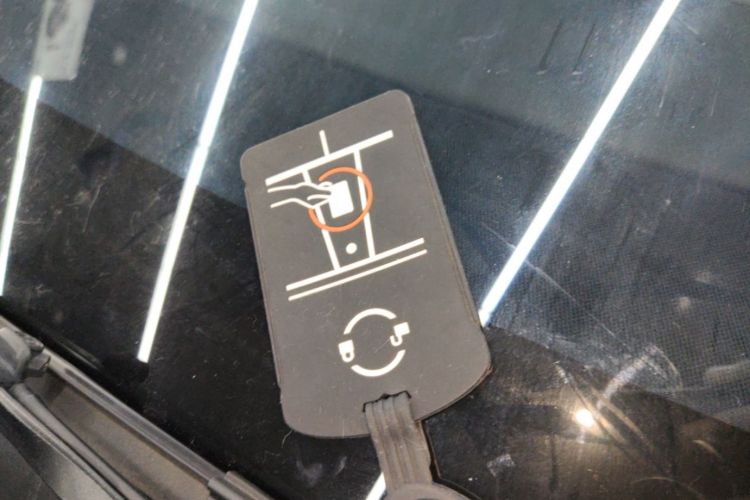 Tesla Model 3 2024 car image #9