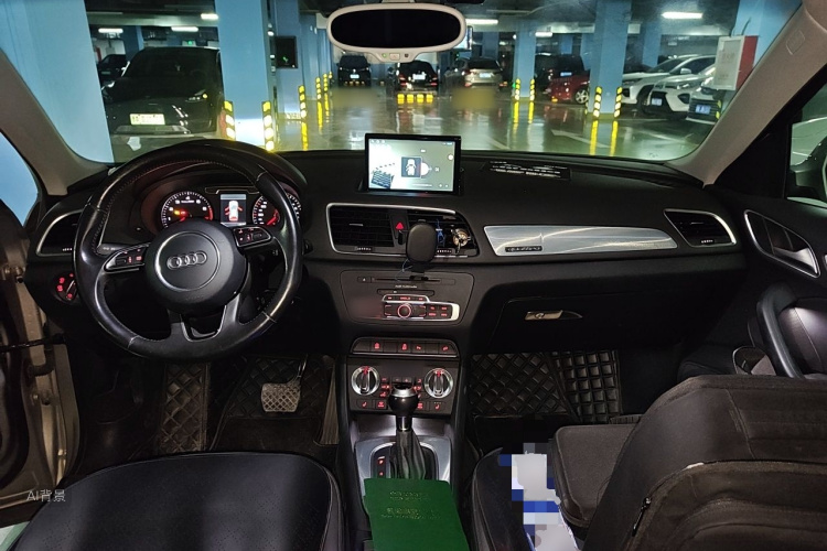 Audi Q3 2015 car image #11