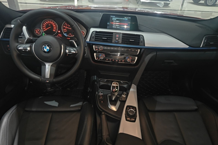 BMW 3 Series 2019 car image #10