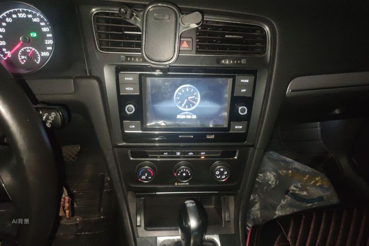 Volkswagen Golf 2018 car image #15