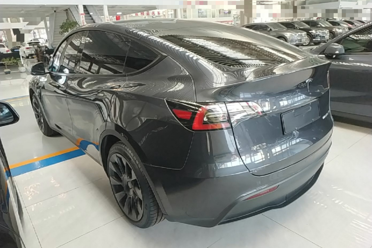 Tesla Model Y 2024 #7 Tesla Model Y 2024 car image #7