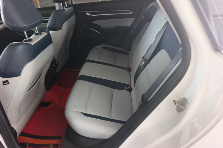 GEELY Emgrand 2021 car image #17