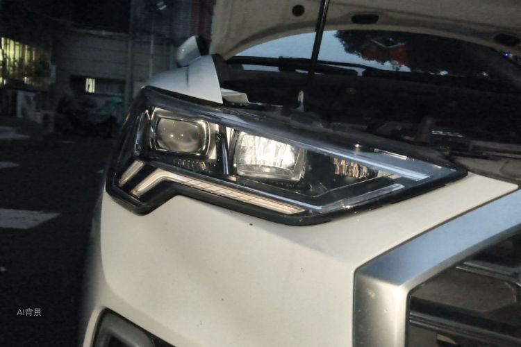 Audi Q3 2022 car image #8