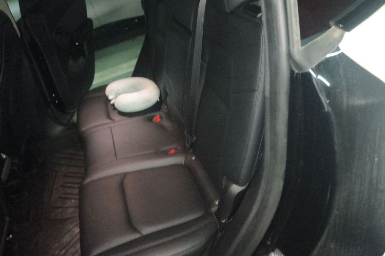 Tesla Model Y 2023 #10 Tesla Model Y 2023 car image #10
