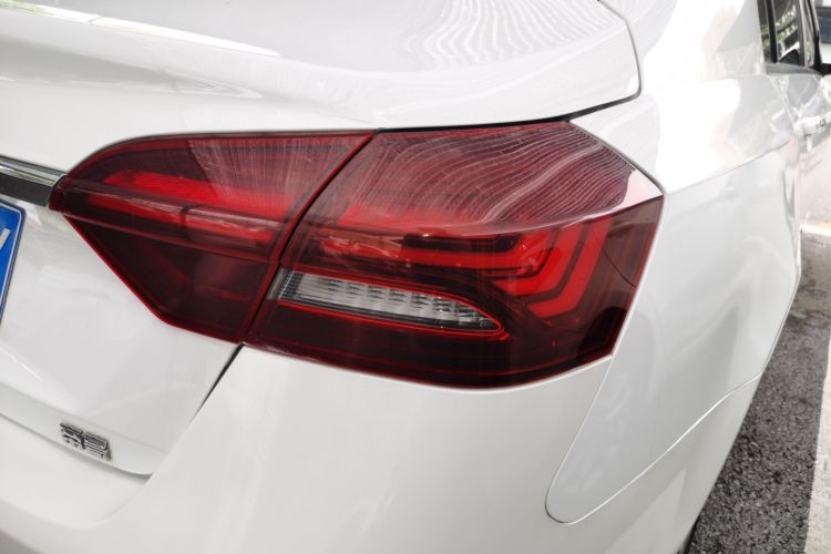 GEELY Emgrand 2021 изображение автомобиля #8