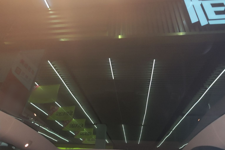 Tesla Model Y 2022 car image #18