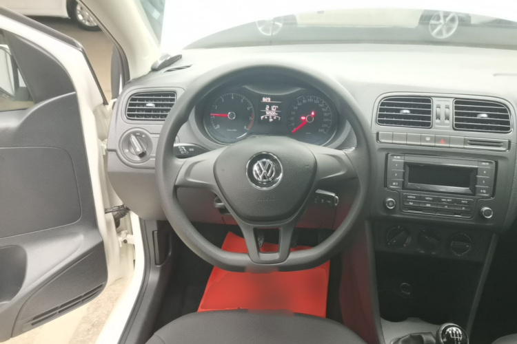 Volkswagen Polo 2015 #11 Volkswagen Polo 2015 car image #11