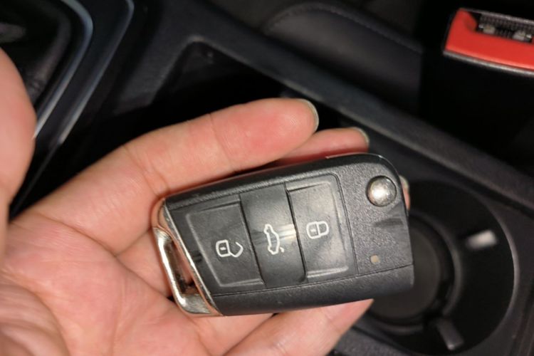 Volkswagen Golf 2020 car image #9