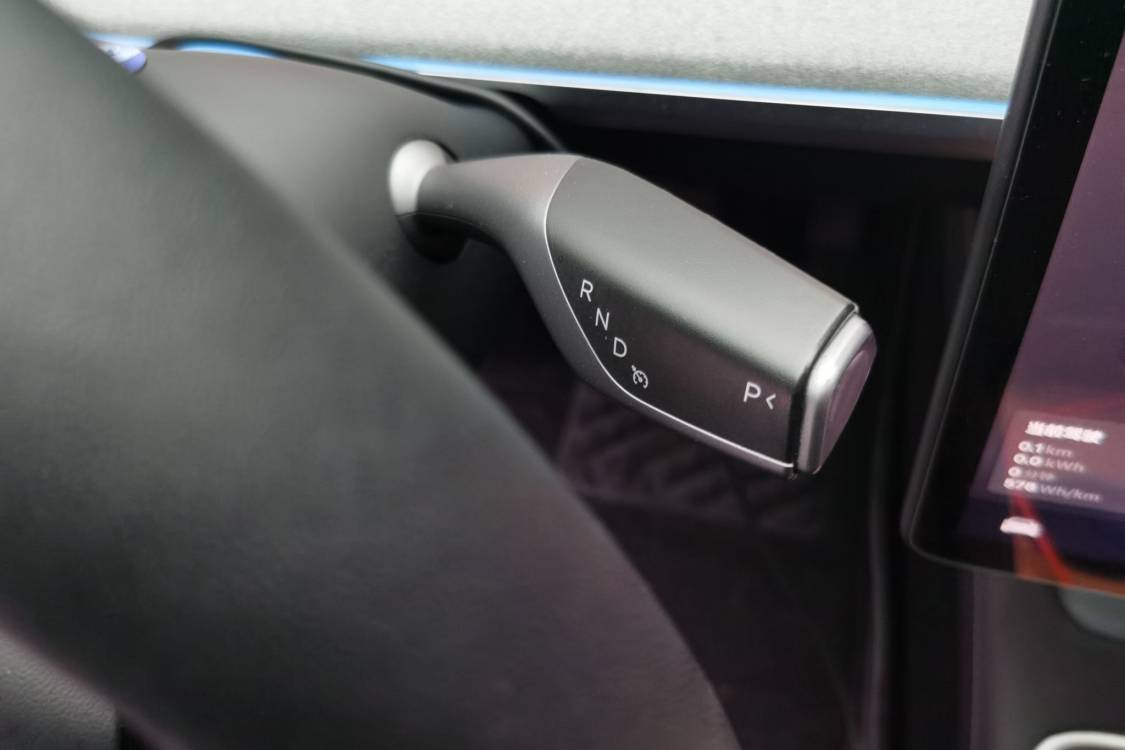Tesla Model Y 2024 #27 Tesla Model Y 2024 car image #27