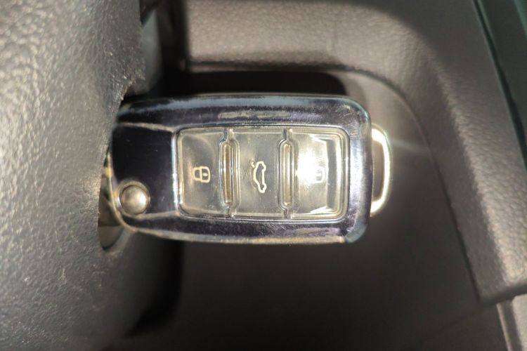 Volkswagen Santana 2017 car image #9