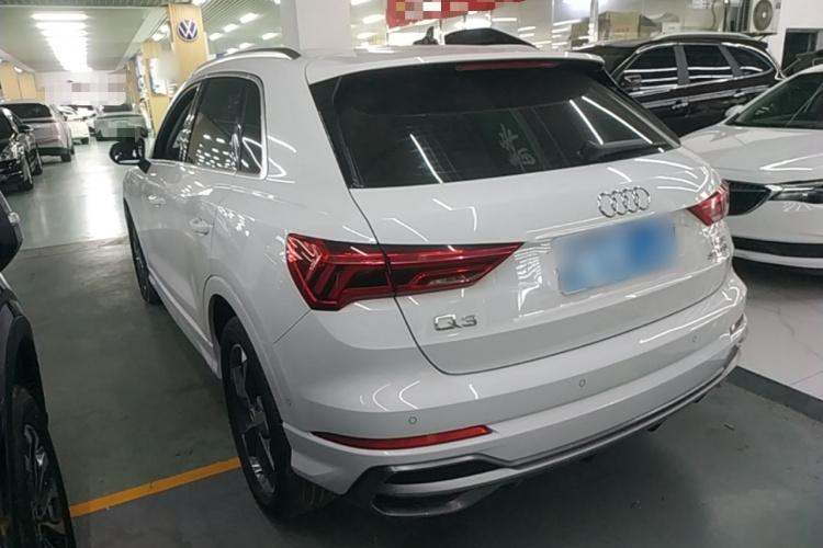 Audi Q3 2021 car image #7