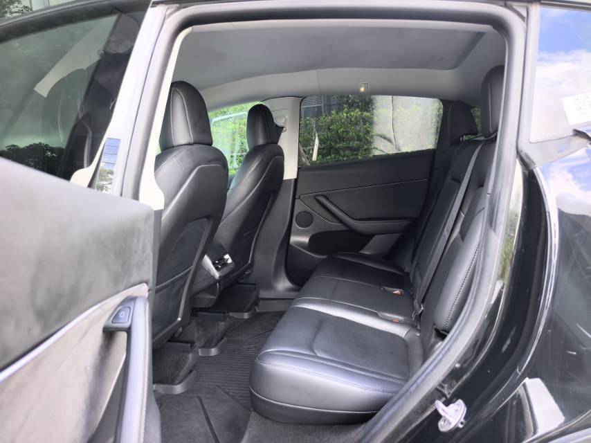Tesla Model Y 2022 car image #6