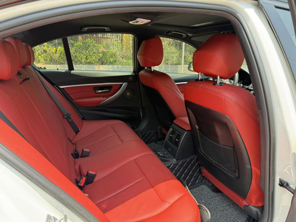 BMW 3 Series 2019 car image #13