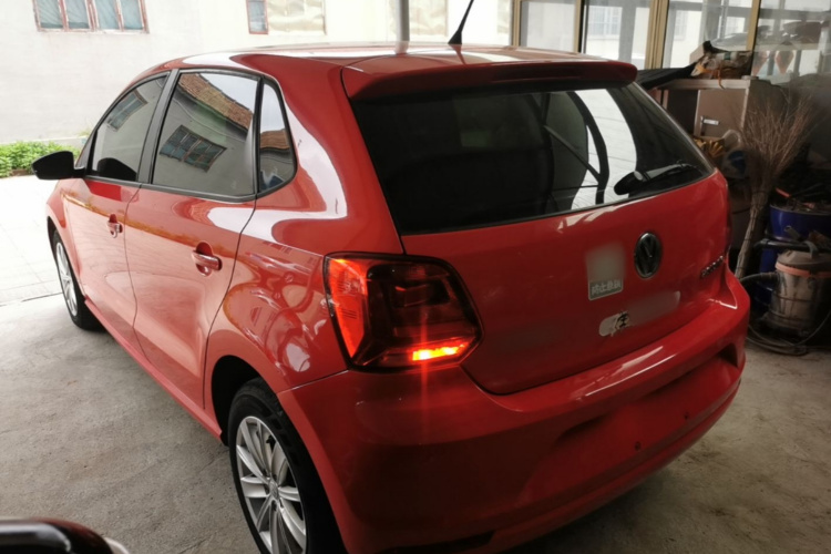 Volkswagen Polo 2014 car image #5