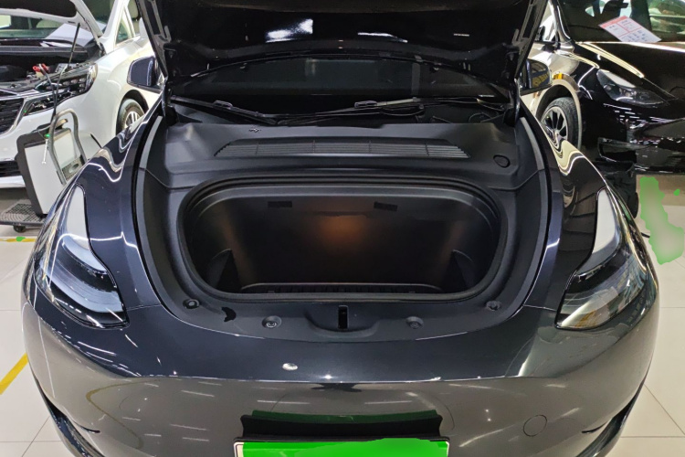 Tesla Model Y 2024 car image #20